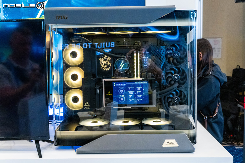 【CES2026】微星展出 MEG MAESTRO 900R 機殼／CORELIQUID E15 360 水冷散熱器打造旗艦主機 以全開模組化設計提供頂級配置選擇