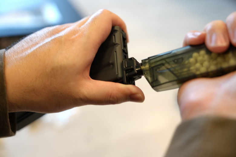Tokyo Marui EVOLT M4A1 入手開箱! 挑戰 GBBR 的仿真尺寸,電槍科技的全新篇章