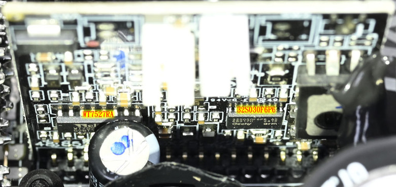 點我看大圖 LIAN LI RS1200G可旋轉交流輸入插座金牌全模組電源開箱