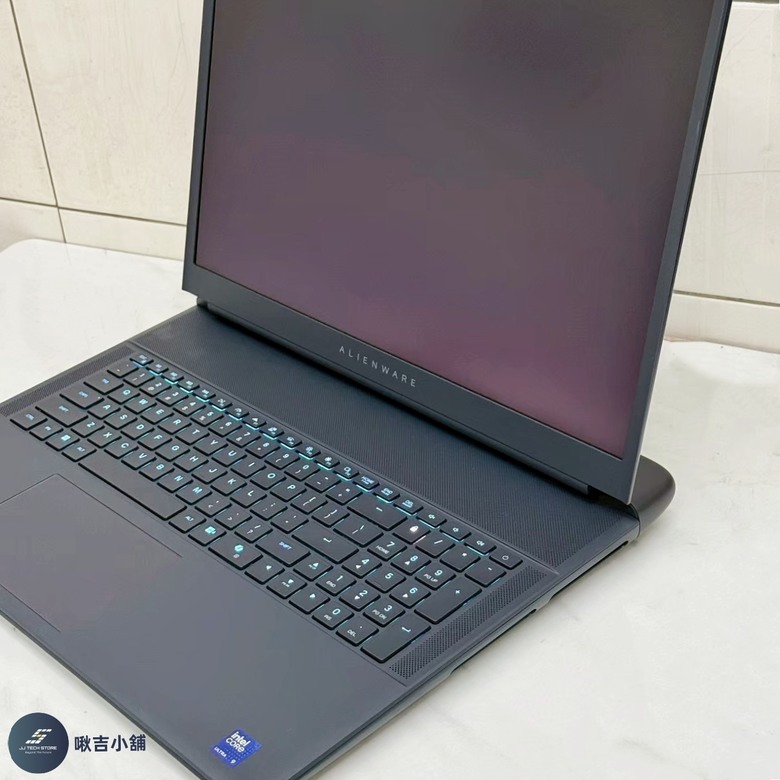 開箱&分享 Dell 戴爾 2025「Alienware Area 51」電競筆電 🖥️(全實拍及開箱影片)
