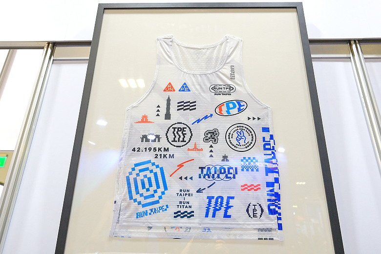 (映像運動)“2025臺北馬拉松 EP1” 跑友們齊聚一堂領取准考證，補充裝備準備迎接期末測驗at馬拉松運動博覽會 Marathon Expo in Taipei