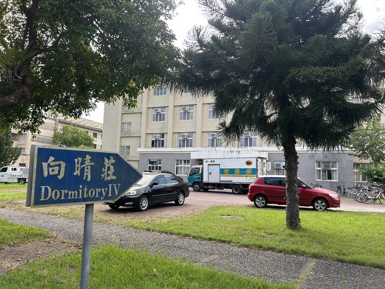 從 平 和 車 站 騎 向 東 華 大 學