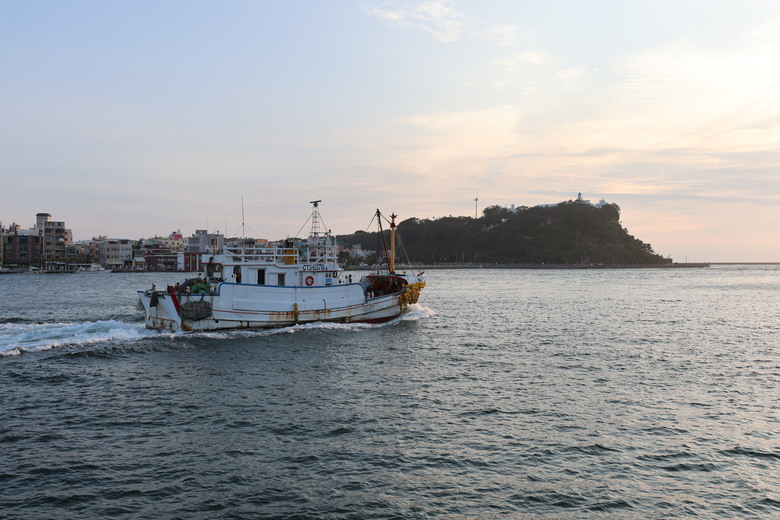 帶著R8的旅行 駁二 高雄流行音樂中心 旗津 高雄燈塔