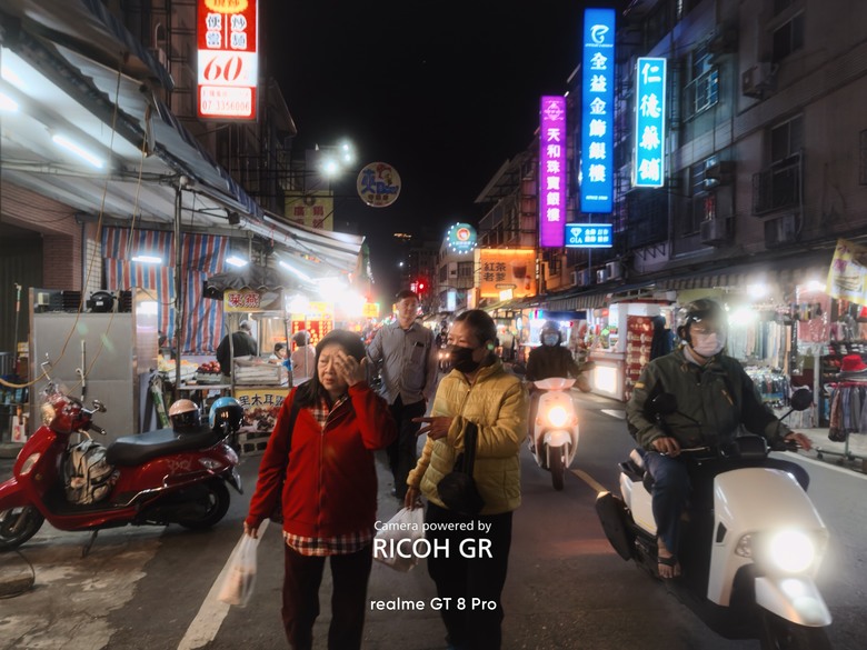realme GT 8 pro × RICOH GR｜ 街拍的光影協奏曲