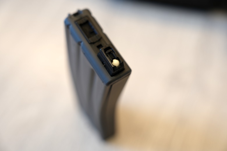 Tokyo Marui EVOLT M4A1 入手開箱! 挑戰 GBBR 的仿真尺寸,電槍科技的全新篇章