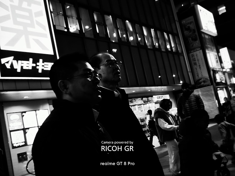realme GT 8 pro × RICOH GR 街拍的光影協奏曲｜開箱使用分享