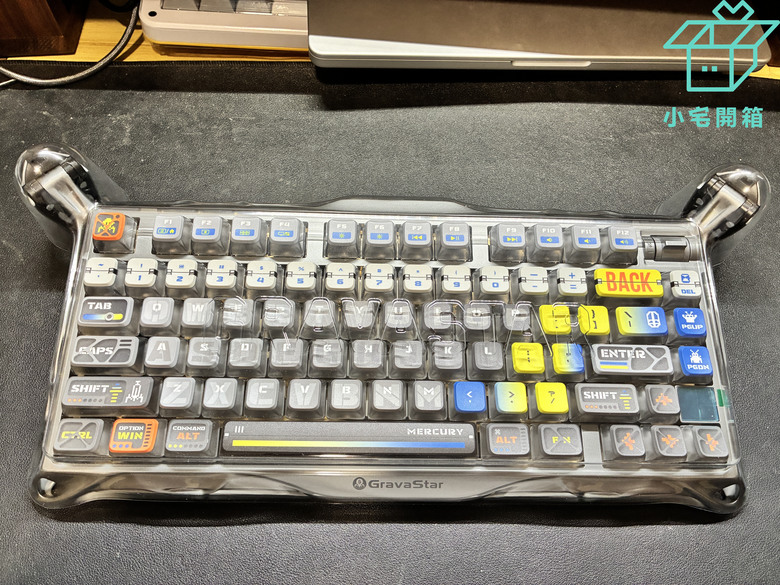 【小宅開箱】賽博龐克風格拉滿！GravaStar Mercury K1 Pro 三模機械鍵盤開箱 造型與實力兼具的好鍵盤