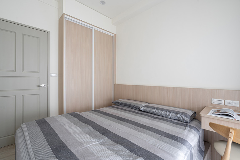 【開箱台南室內設計】白木灰的清爽日常｜斜角櫃與乾淨天花板的細節魅力