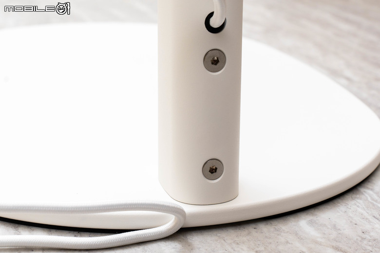 BenQ MindDuo Max 護眼立燈開箱試用 以特殊光柵盾與智慧模式設計提供舒適閱讀照明感受