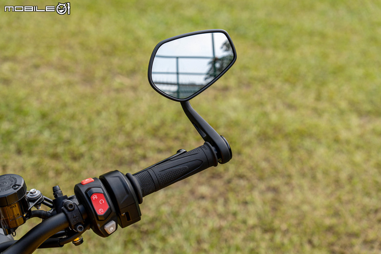 Triumph Street Triple 765 RS試駕｜西裝暴徒的英倫美學。