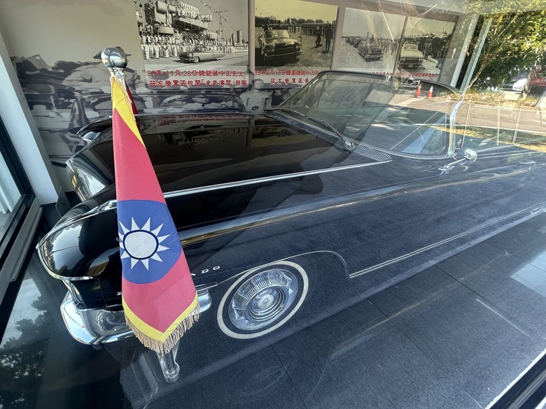 跑 騎 左 營 ( 高 雄 富 邦 馬 拉 松 )