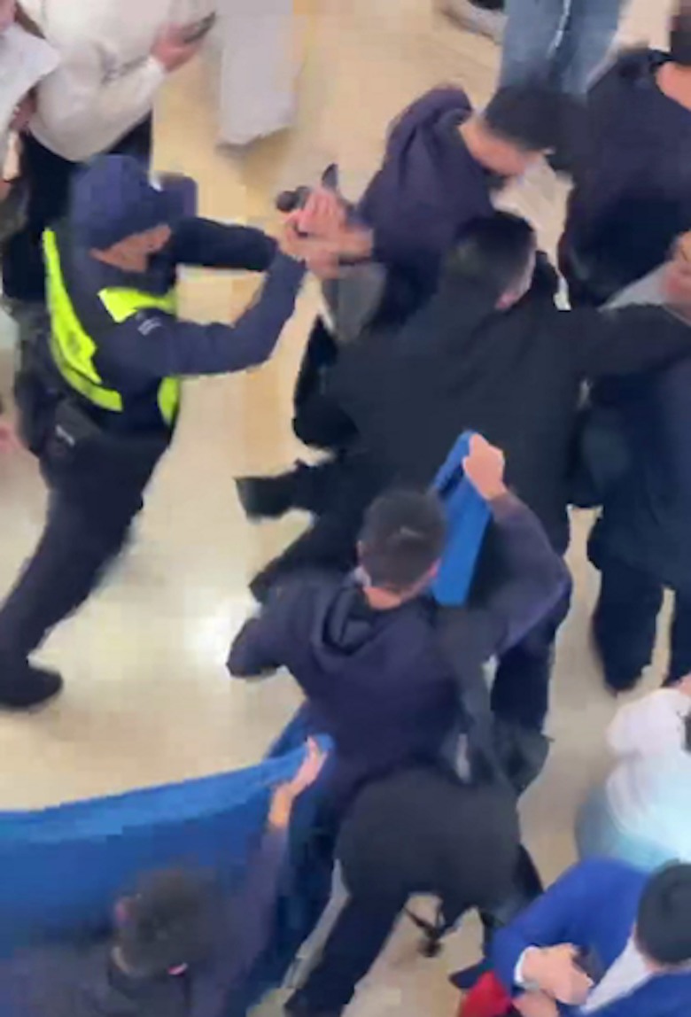 點我看大圖 深圳黃金交易平台「杰我睿」疑爆煲,百苦主圍水貝爆警民衝突