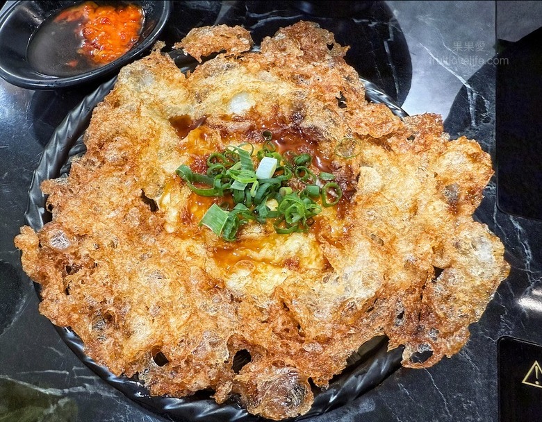 鵝肉火鍋,招牌鵝白湯清香鮮甜、Q嫩鵝肉片、六宮格鮮蔬盤,多樣招牌必點小菜、主食