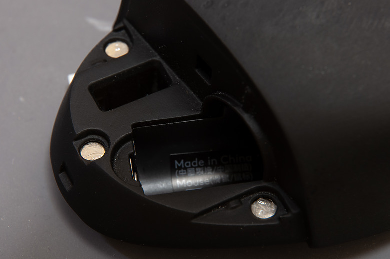 「Logitech G604 Lightspeed 小眾多工鼠」 - 再戰十年取暖文。