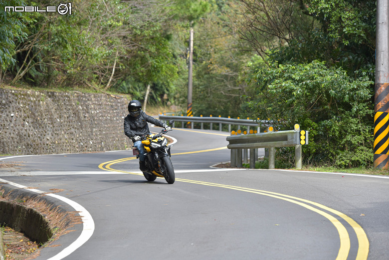 Triumph Street Triple 765 RS試駕｜西裝暴徒的英倫美學。