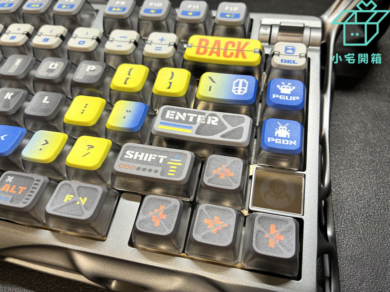 【小宅開箱】賽博龐克風格拉滿！GravaStar Mercury K1 Pro 三模機械鍵盤開箱 造型與實力兼具的好鍵盤