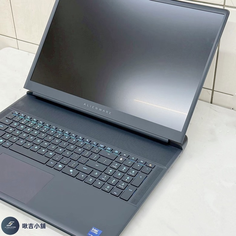 開箱&分享 Dell 戴爾 2025「Alienware Area 51」電競筆電 🖥️(全實拍及開箱影片)
