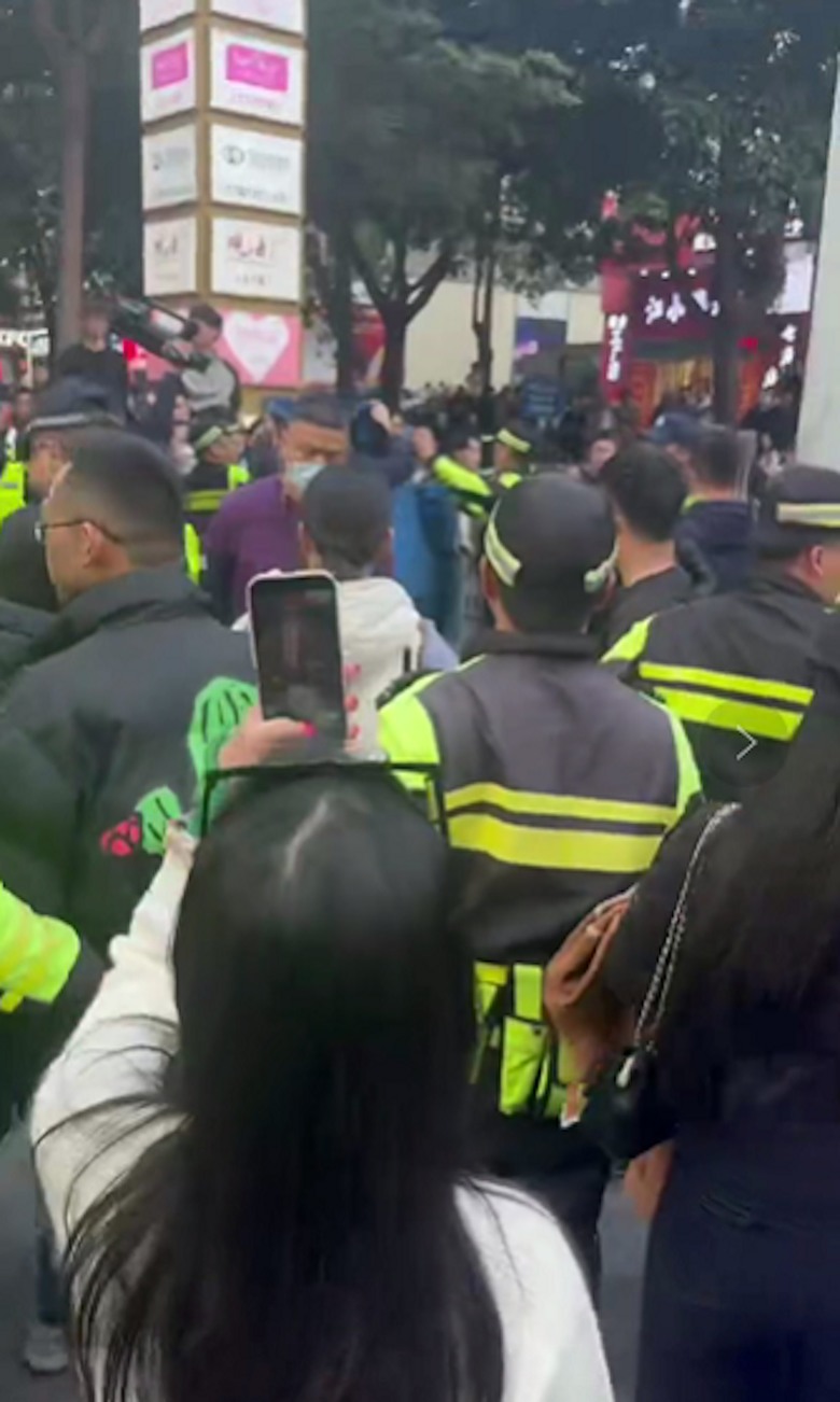 點我看大圖 深圳黃金交易平台「杰我睿」疑爆煲,百苦主圍水貝爆警民衝突