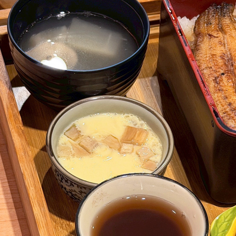 台南美食推薦｜宝鰻民權店｜鰻魚飯與日式定食心得｜也有暖心雞湯｜配菜用心