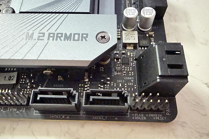 開箱 4K 有找CP取向創作者 M 板 B860M LiveMixer WiFi