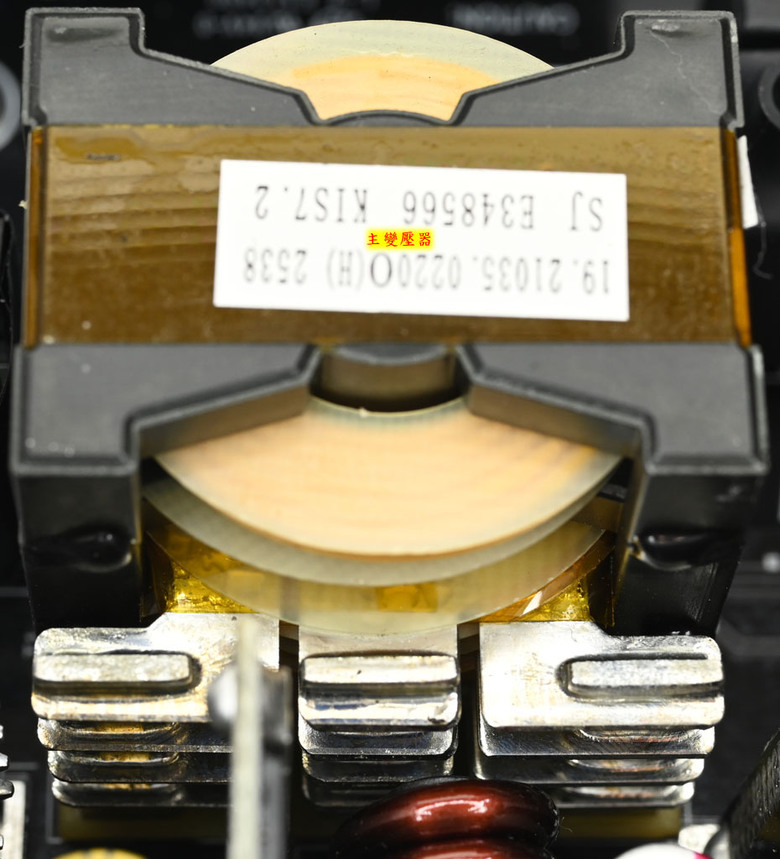 點我看大圖 LIAN LI RS1200G可旋轉交流輸入插座金牌全模組電源開箱