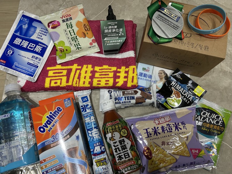 跑 騎 左 營 ( 高 雄 富 邦 馬 拉 松 )