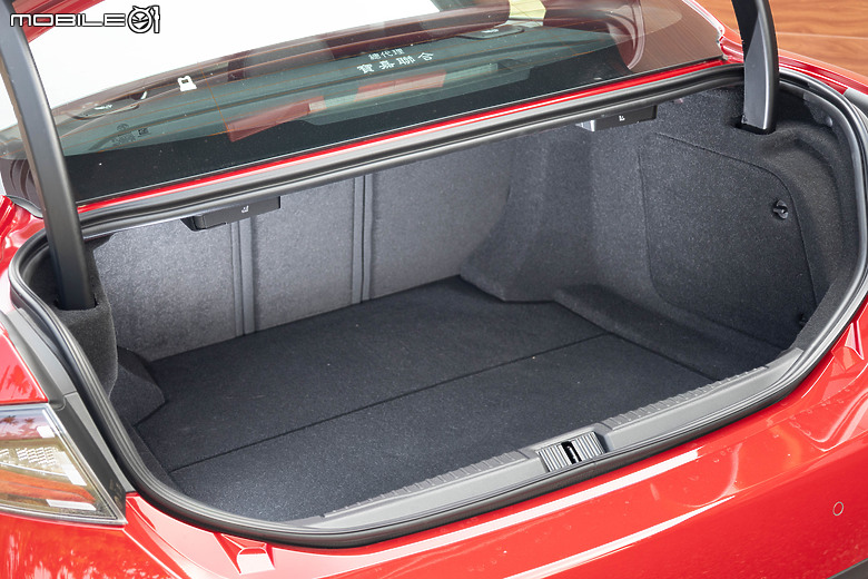 Alfa Romeo Giulia Sprint 長途試駕｜難以抗拒的義大利風情！