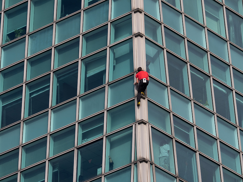 艾力克斯・霍諾德（Alex Honnold）徒手攀爬台北101