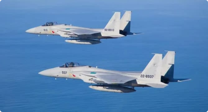 宮古海峽驚現“隱身幽靈”？F-15J撞上殲-20電子迷霧，全程抓瞎