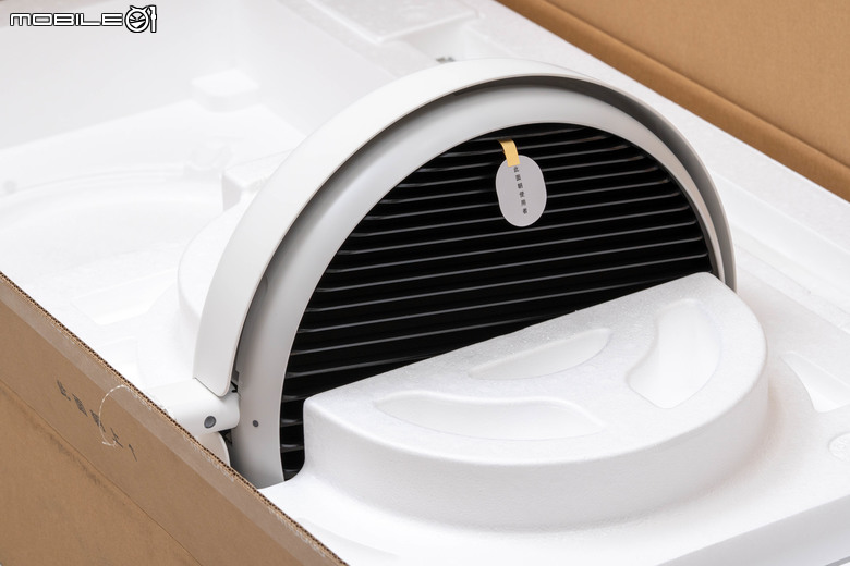 BenQ MindDuo Max 護眼立燈開箱試用 以特殊光柵盾與智慧模式設計提供舒適閱讀照明感受