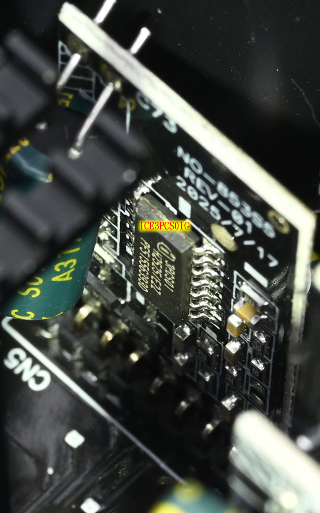 點我看大圖 LIAN LI RS1200G可旋轉交流輸入插座金牌全模組電源開箱