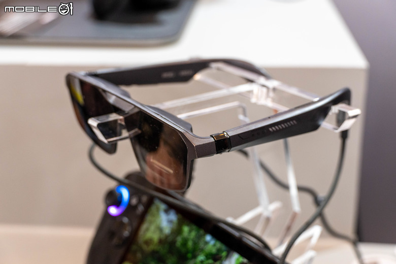 【CES2026】ROG 推出 XREAL R1 頭戴顯示器 內建陀螺儀與電致變色技術結合提供更清晰畫面顯示