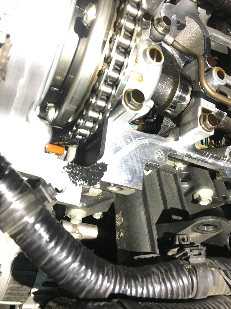 2016 Mazda 3 10萬km更換引擎汽門上蓋與火星塞