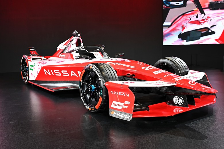 【2026 台北車展紀實】從展場正妹到四輪靈魂:Nikon ZR 實拍紀錄