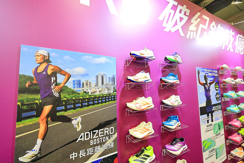 (映像運動)“2025臺北馬拉松 EP1” 跑友們齊聚一堂領取准考證，補充裝備準備迎接期末測驗at馬拉松運動博覽會 Marathon Expo in Taipei