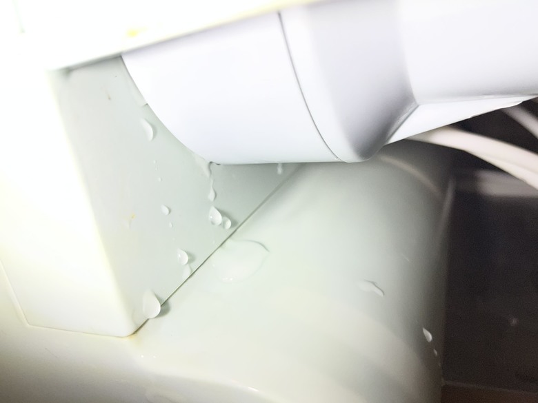 RO機漏水求救