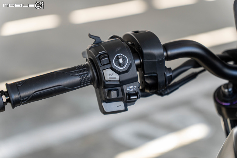 Honda Rebel 1100SE DCT試駕｜靜謐中的叛逆，暗黑系優雅紳士。