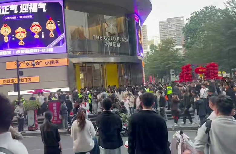 點我看大圖 深圳黃金交易平台「杰我睿」疑爆煲,百苦主圍水貝爆警民衝突