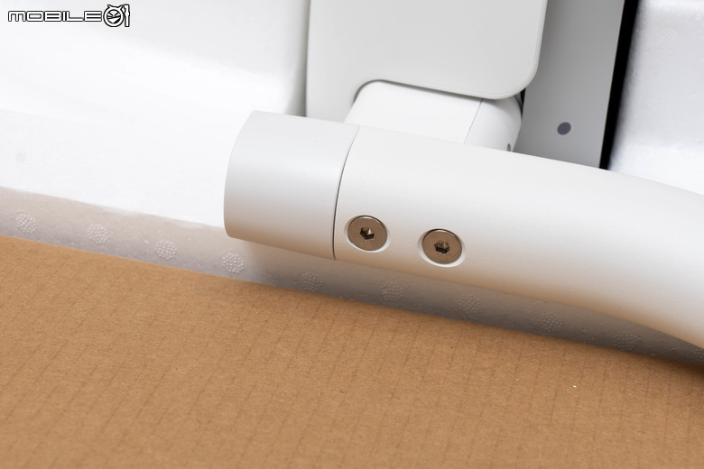 BenQ MindDuo Max 護眼立燈開箱試用 以特殊光柵盾與智慧模式設計提供舒適閱讀照明感受