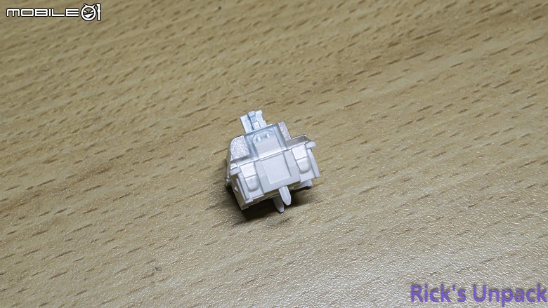 【開箱】實況專武磁軸鍵盤 | CORSAIR VANGUARD PRO 96