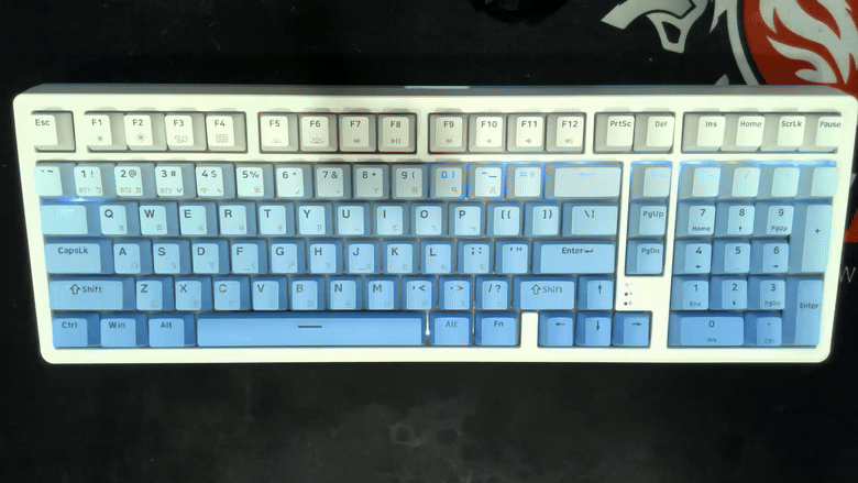 點我看大圖 開箱|【POJUN】PJ05 - 霜月藍顏值爆表,親民價位照樣熱插拔 + 三模到位!