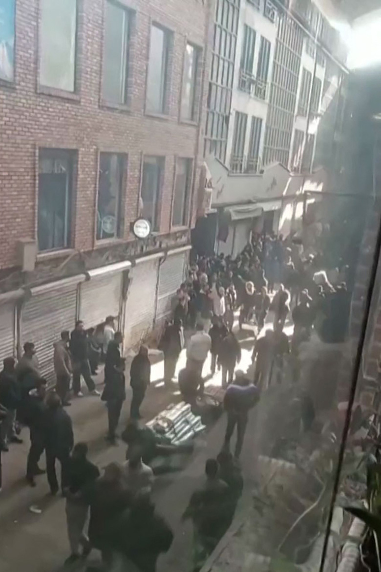 伊朗週四網絡癱瘓 民眾抗議進入第12天