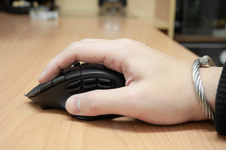 「Logitech G604 Lightspeed 小眾多工鼠」 - 再戰十年取暖文。