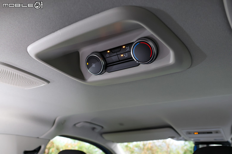 福斯商旅 Volkswagen Caravelle Life 170 試駕｜頂級的空間機能、載客商務皆能滿足！