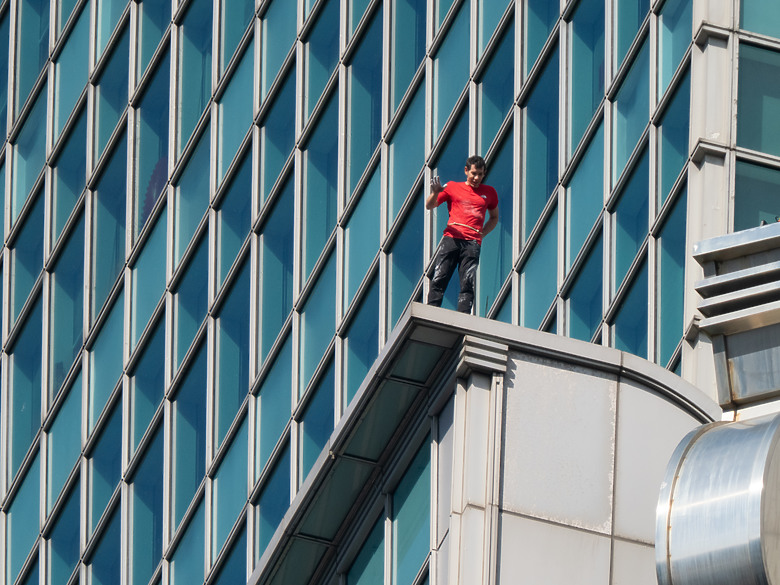 艾力克斯・霍諾德（Alex Honnold）徒手攀爬台北101