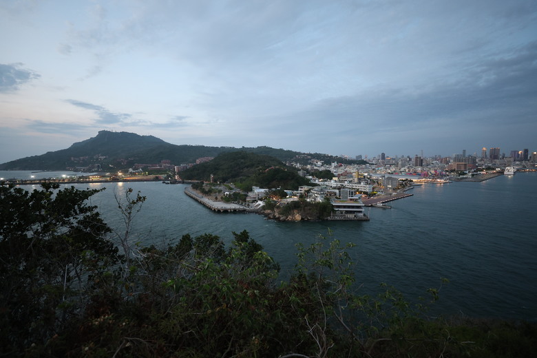 帶著R8的旅行 駁二 高雄流行音樂中心 旗津 高雄燈塔