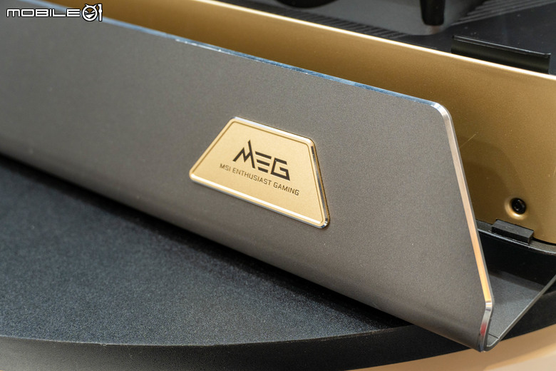 【CES2026】微星展出 MEG MAESTRO 900R 機殼／CORELIQUID E15 360 水冷散熱器打造旗艦主機 以全開模組化設計提供頂級配置選擇