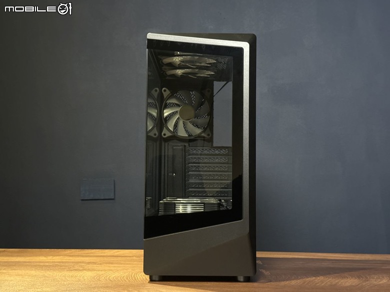 誠意十足的緊湊海景機殼 GameMax Vista COC AB