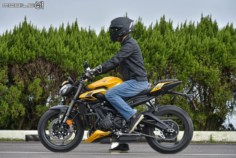 Triumph Street Triple 765 RS試駕｜西裝暴徒的英倫美學。