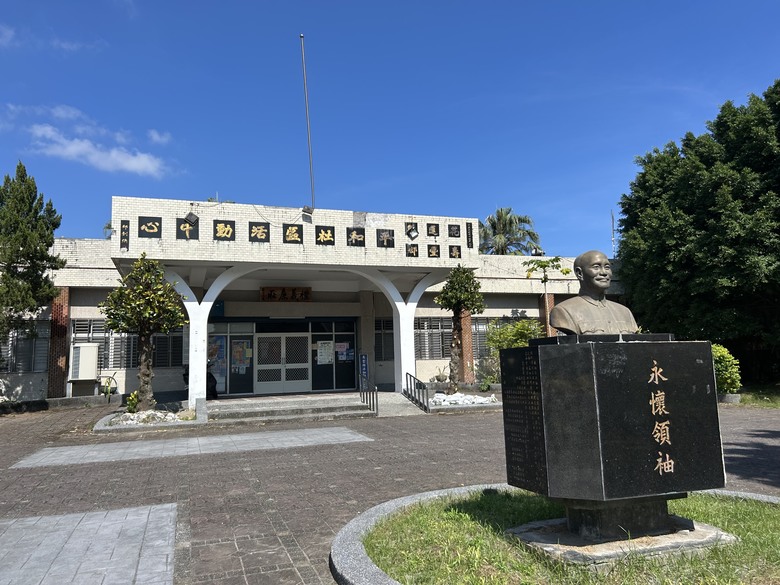 從 平 和 車 站 騎 向 東 華 大 學